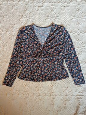 Floral V-neckFloral Long Sleeve Top - Navy